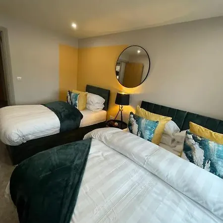 Leeds - Parking - Rose Platinum