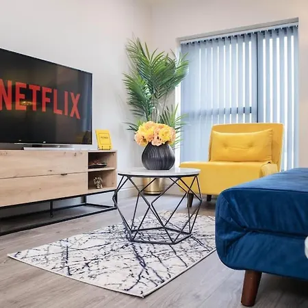 Apartment Royale - Sleeps 6 - 4 Beds *