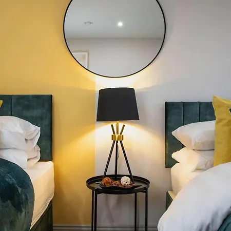 Royale - Sleeps 6 - 4 Beds アパート